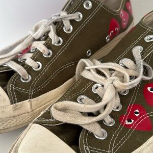 Converse 
COMME DES GARCONS PLAY
Emblem Low Top Sneaker